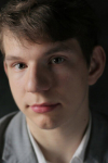 Актер Арсений Сергеев