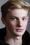 Актер Антон Рогачев