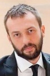 Актер Окан Ялабык