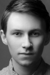 Актер Брэдли Холл