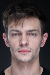 Актер Никита Каратаев