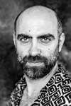 Актер Эрол Бабаоглу